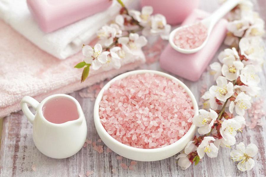 Tác dụng tẩy da chết bằng muối biển