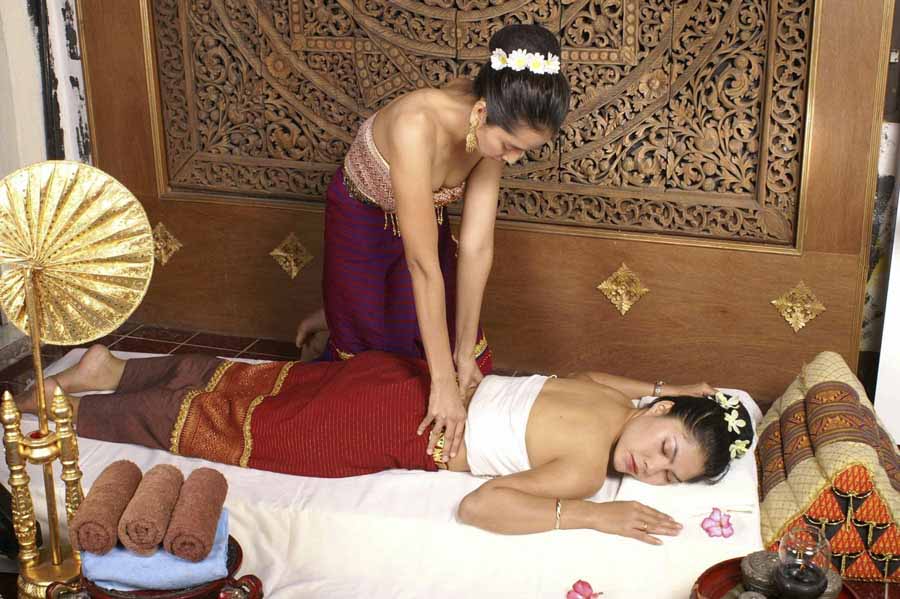 Massage trị liệu toàn thân kiểu Thái