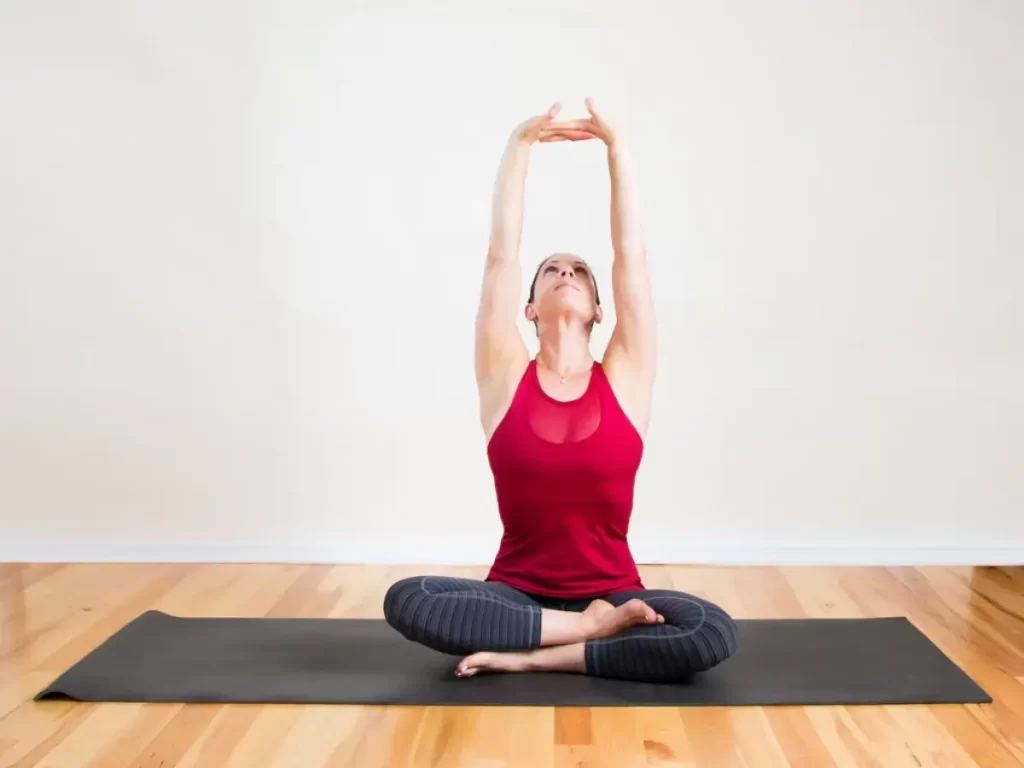 bài tập yoga chữa đau lưng vai gáy Bài tập kéo dãn phần thân trên