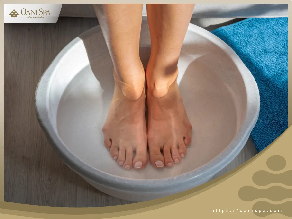 Cách massage chân tại nhà Nước ấm góp phần giúp điều hòa lưu lượng máu trong cơ thể