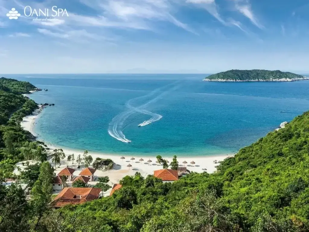 Bãi biển trong xanh là điểm nhấn của Cù Lao Chàm