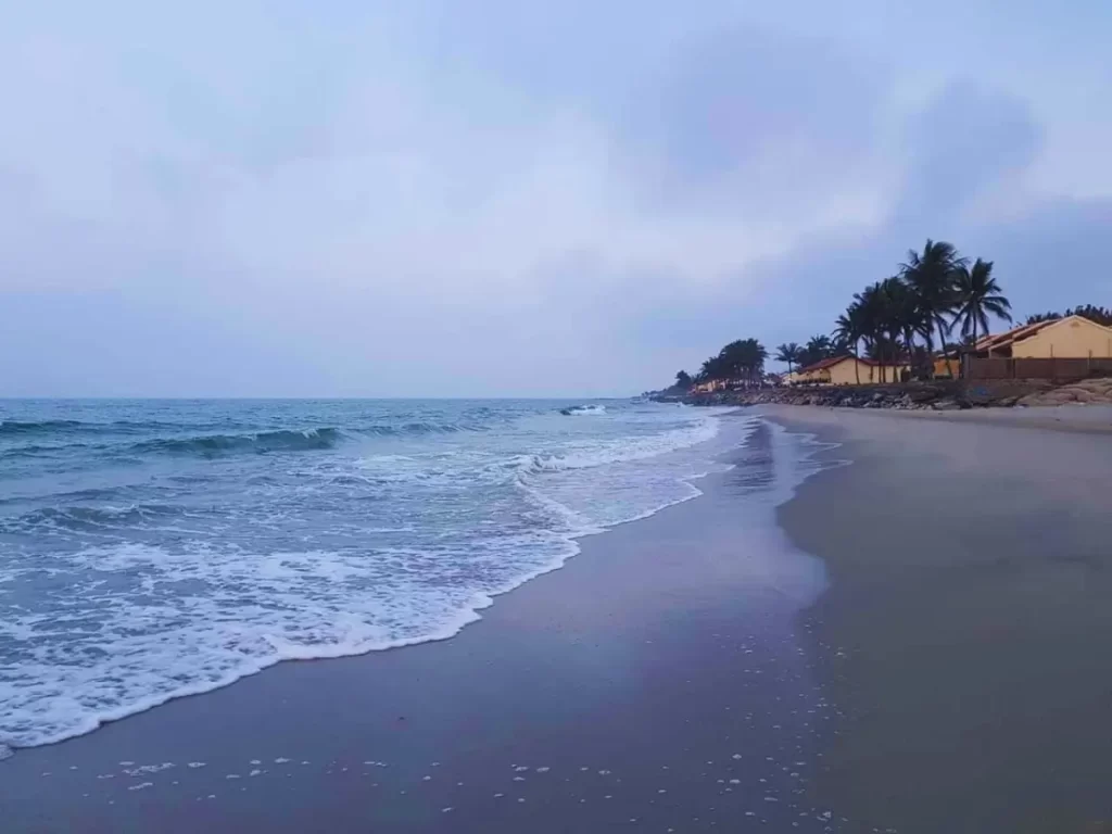 Bãi biển tuyệt đẹp với không gian yên tĩnh