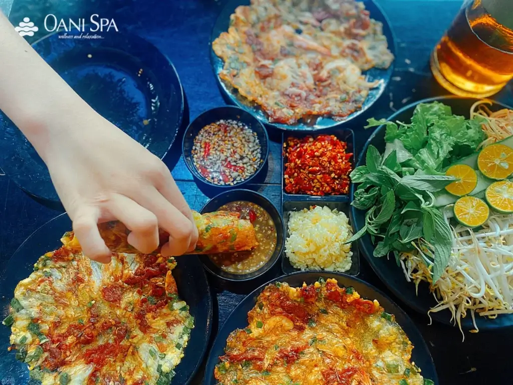 Bánh ép cũng là một trong những món ăn địa phương rất được lòng du khách trong và ngoài nước