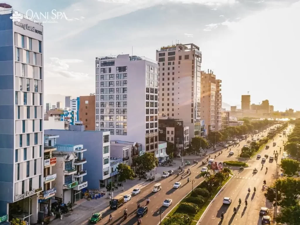 bãi tắm Phạm Văn Đồng khách sạn gần bãi biển phạm văn đồng