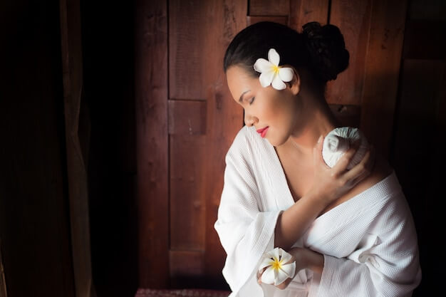 Xông mặt có tốt cho làn da bị mụn hay không?