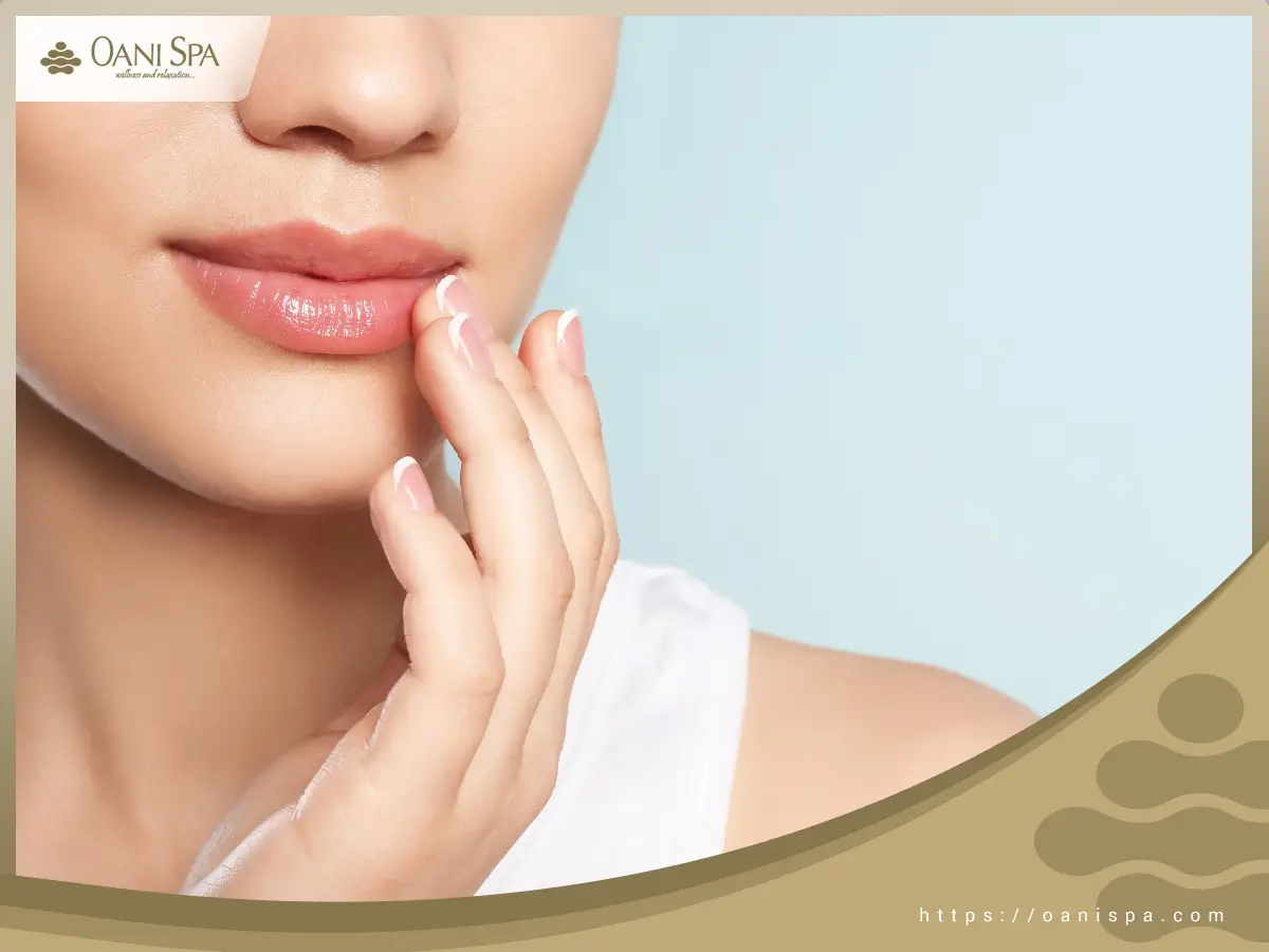 Thoa son dưỡng cho môi hằng ngày để đảm bảo cấp đủ độ ẩm cho môi