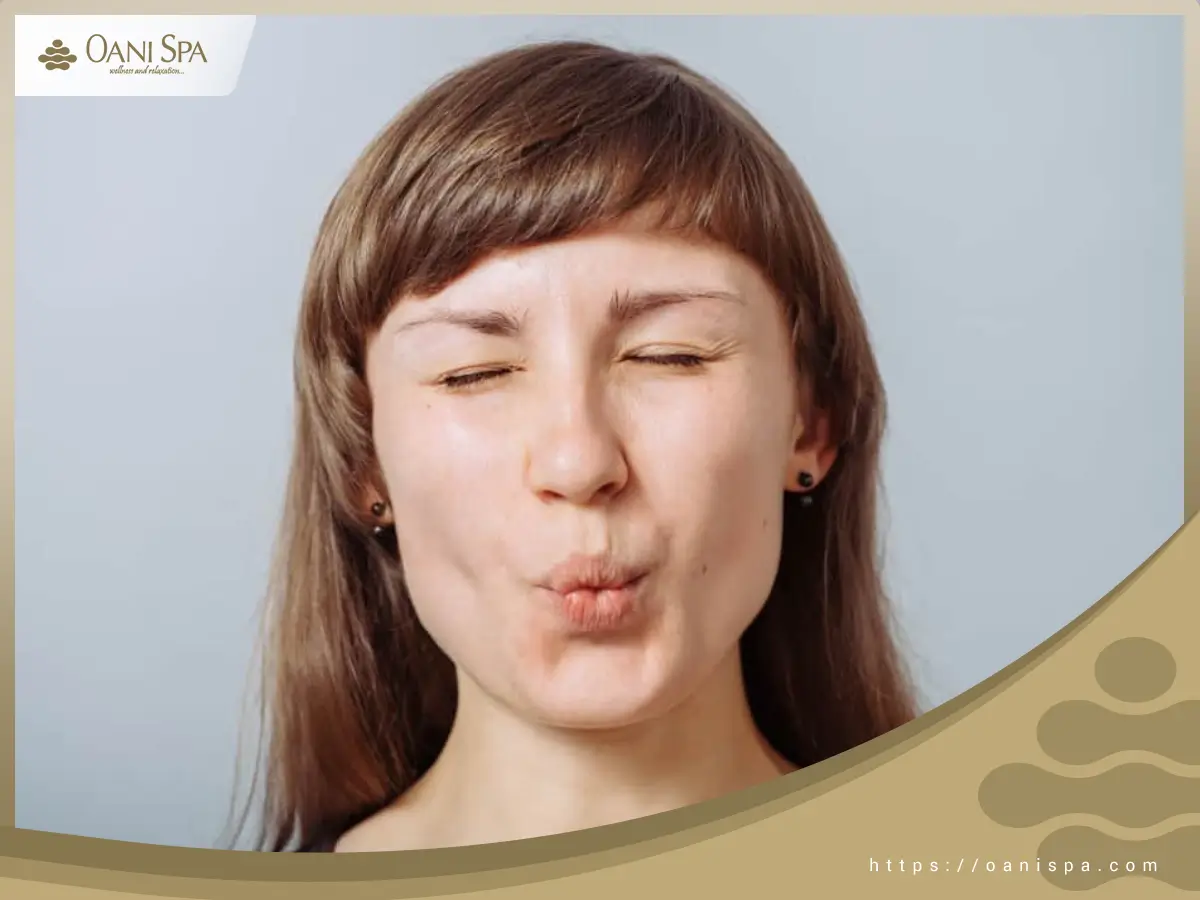 Thực hiện các bài tập cho môi dúng môi căng mọng và điều chỉnh nụ cười tươi hơn