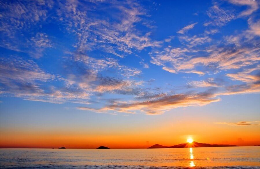 Bãi biển mỹ khê đà nẵng ăn chơi tại đâu?