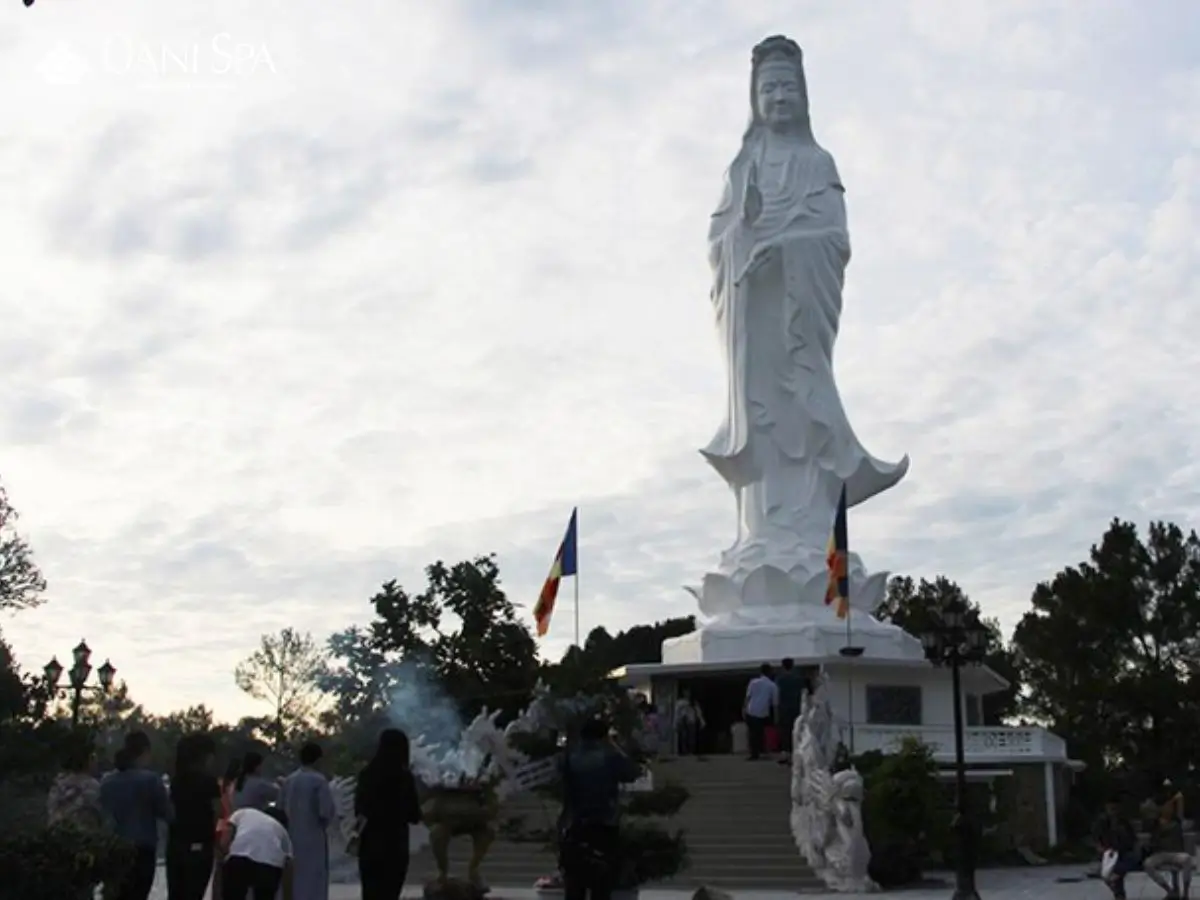 chùa phật đứng huế
