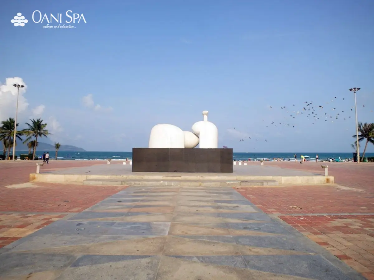 Công viên biển Đông