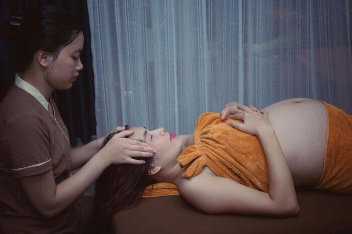 massage cho bà bầu