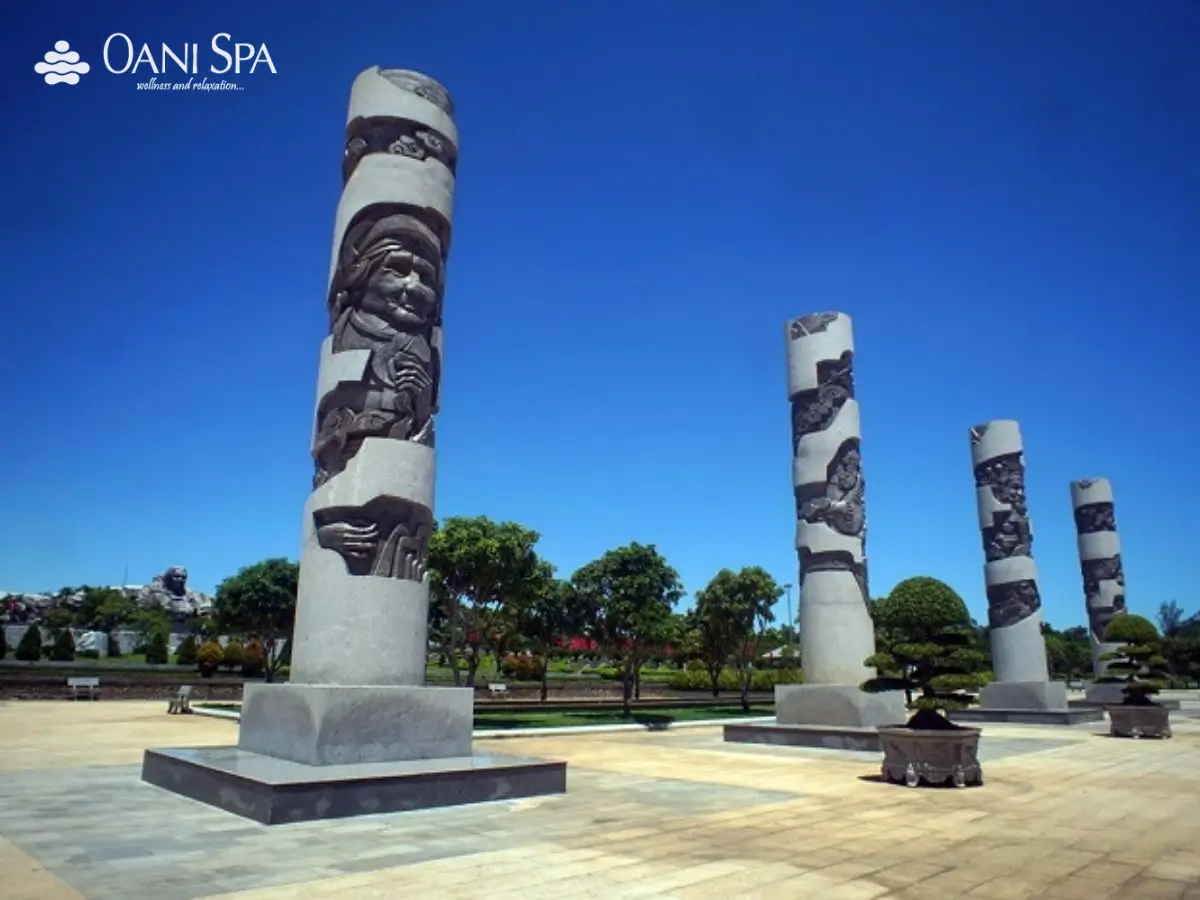 8 trụ huyền thoại khắc họa hình ảnh người Mẹ của 3 miền Tượng đài Mẹ Thứ