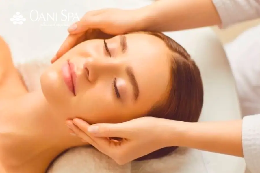 Massage da mặt chăm sóc da