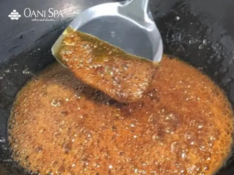 tẩy lông tại nhà Chưng cất đường nâu để tẩy lông