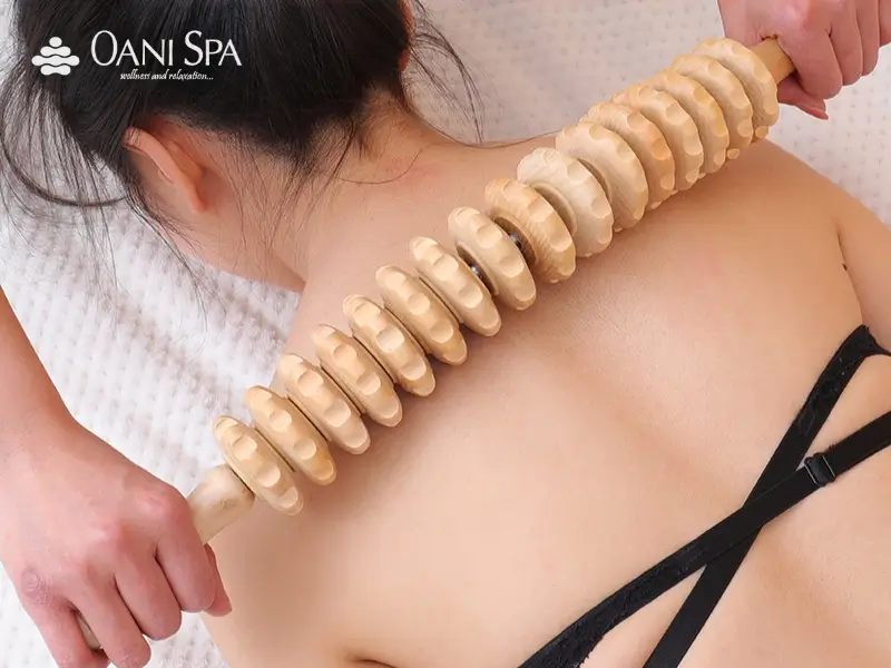 Sử dụng con lăn massage lưng
