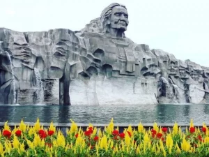 Tượng đài Mẹ Thứ