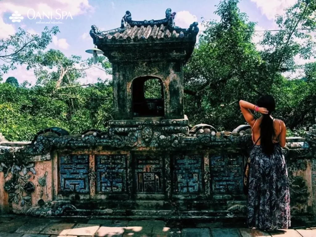 Điện Hòn Chén