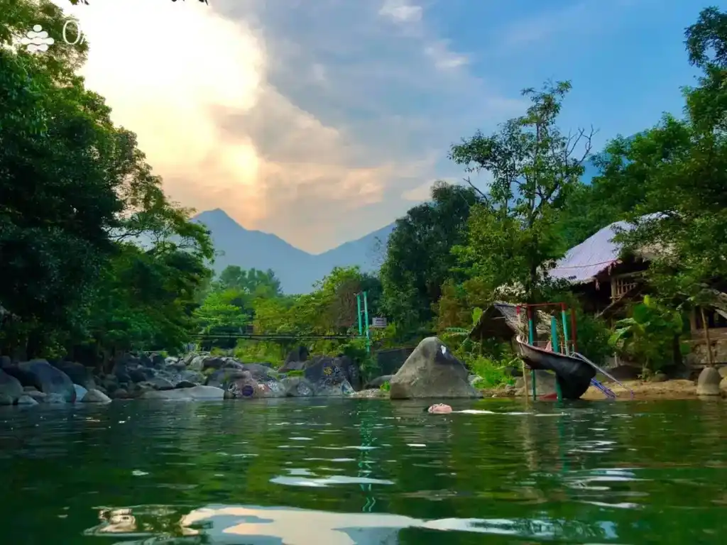 Suối ở Đà Nẵng Suối ở Đà Nẵng