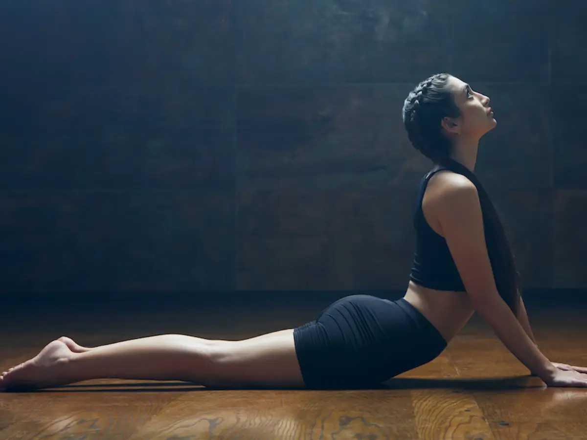 Tư thế rắn hổ mang trong yoga