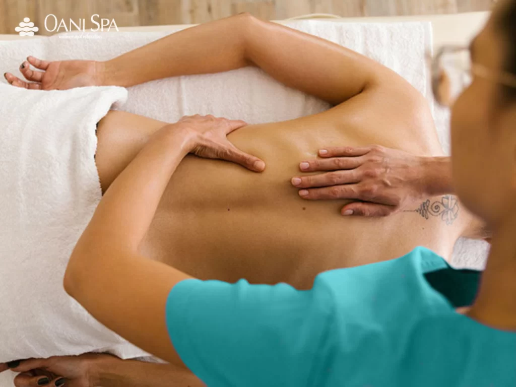 Vận dụng cách xoa bóp bấm huyệt chữa đau lưng tại nhà