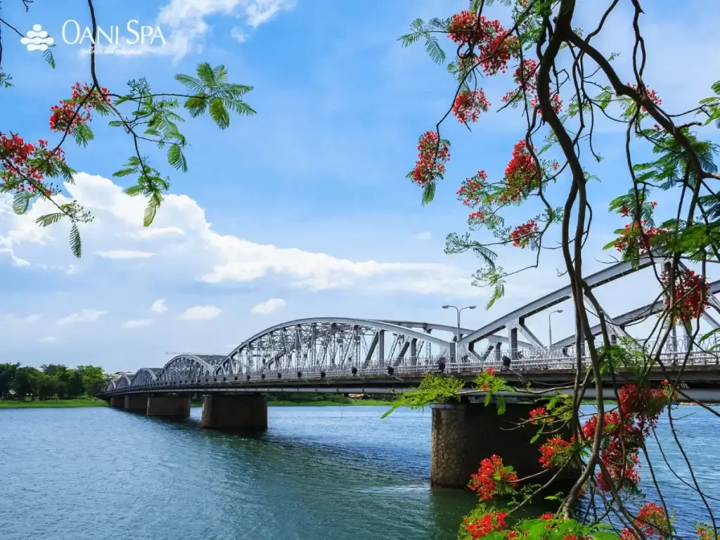 cầu Tràng Tiền Huế