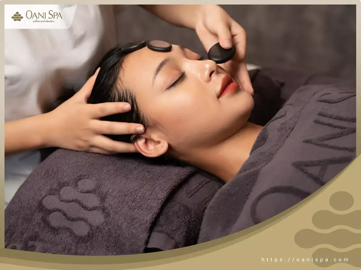 dịch vụ làm đẹp Massage cơ mặt bằng đá nóng giúp làn da săn chắc và căng mịn hơi