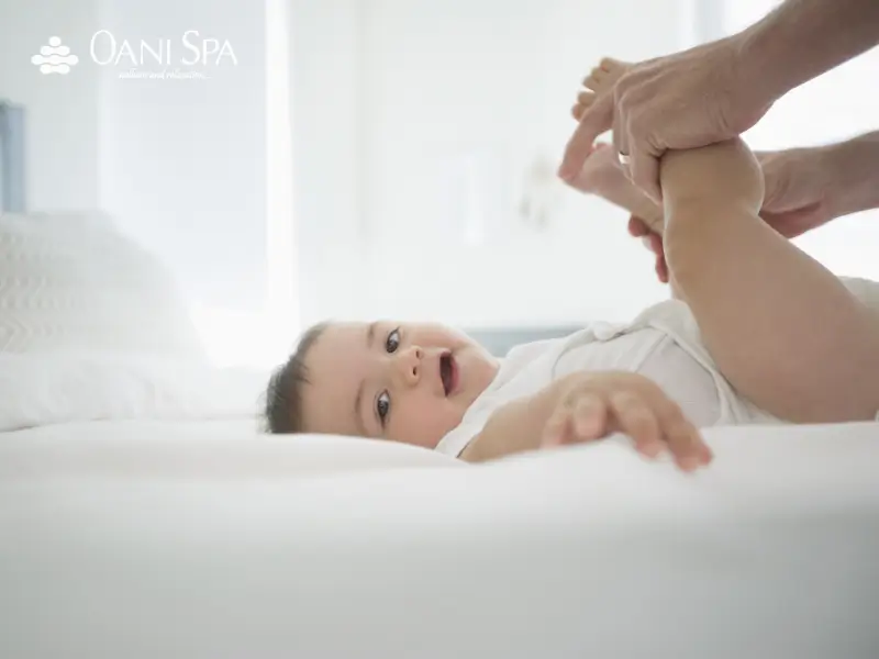 Massage cho trẻ sơ sinh dễ ngủ hơn